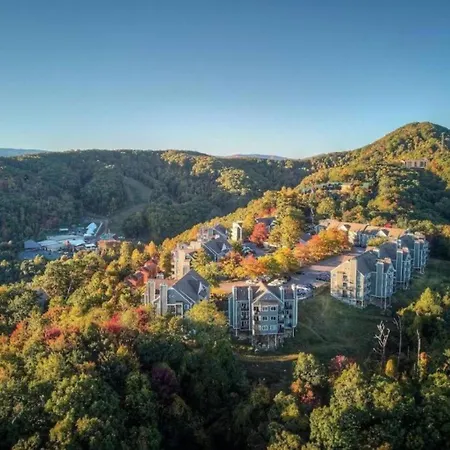 2 Places, 1 Epic Smoky Mtn Stay! Breathtaking Views-Indoor Pool-Outdoor Pool-Hot Tubs-Arcade-Playground-Close To Downtown